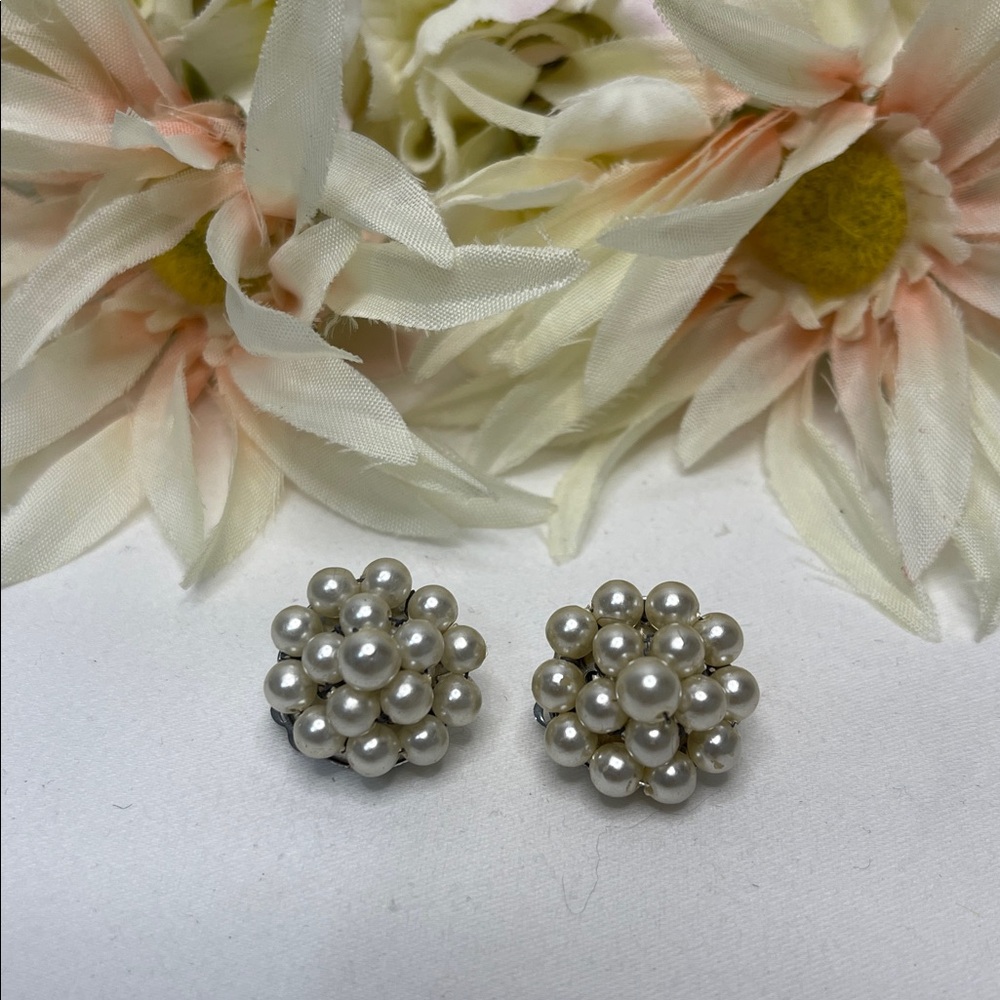 Vintage Elegant Clip Pearl Cluster Earrings EUC